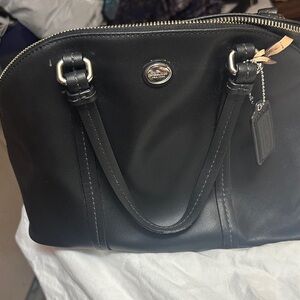 Coach Black Satchel Bag , very clean. Excellent conditions.